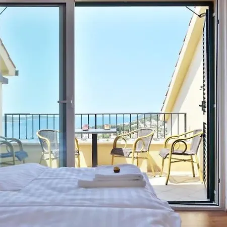 Royale With Shared Pool アパート フヴァル