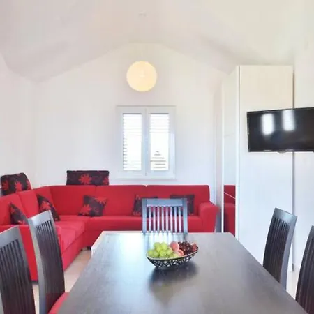 Royale With Shared Pool Apartment