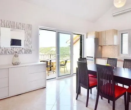 アパート Royale With Shared Pool *