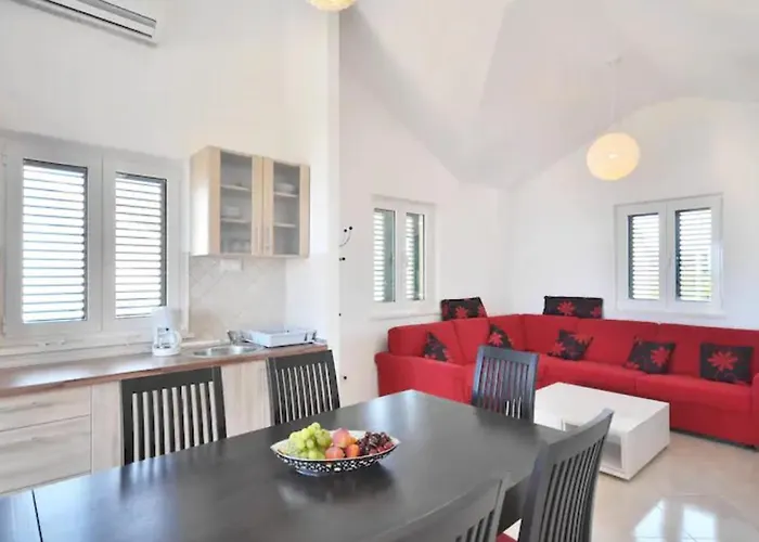 아파트 Royale With Shared Pool *