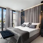 Royale With Shared Pool Daire