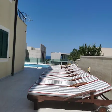 Royale With Shared Pool דירה *