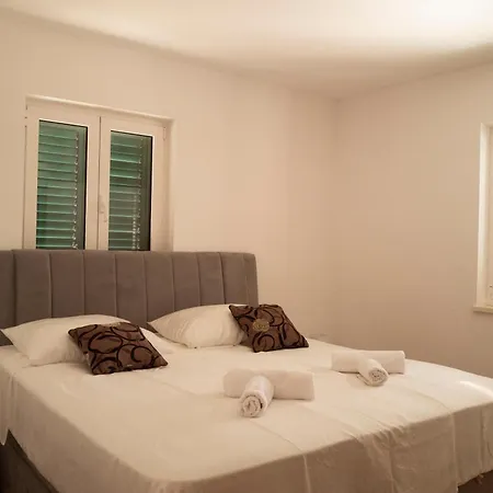 Royale With Shared Pool Daire Hvar Town
