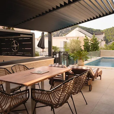 Royale With Shared Pool