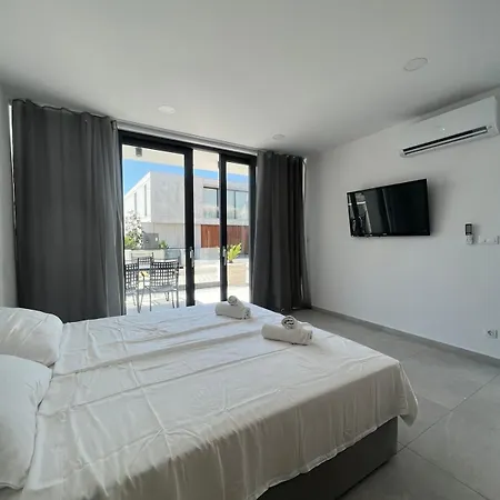 Royale With Shared Pool *