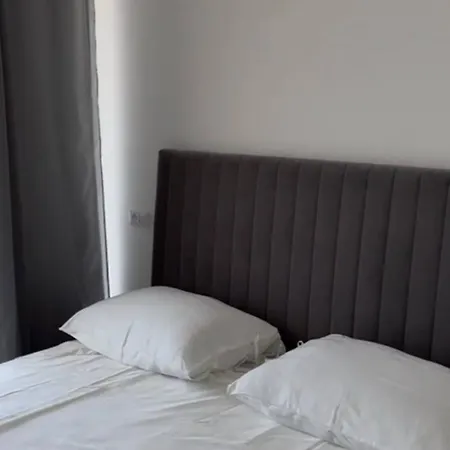 Royale With Shared Pool Apartment