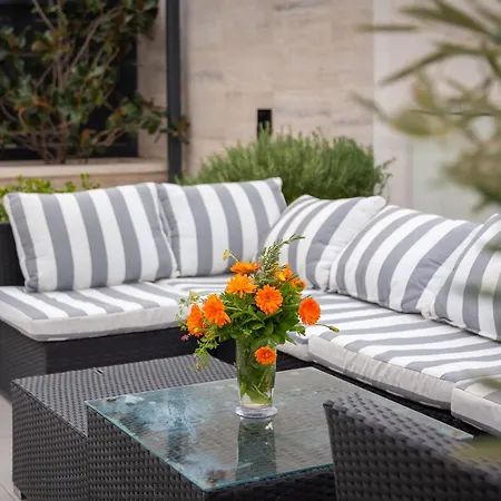 Royale With Shared Pool Apartment