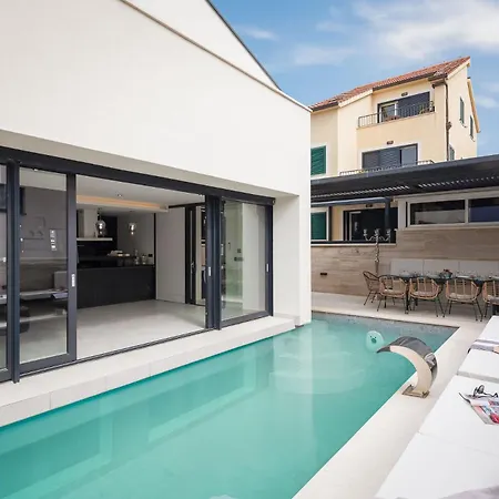 Apartment Royale With Shared Pool *