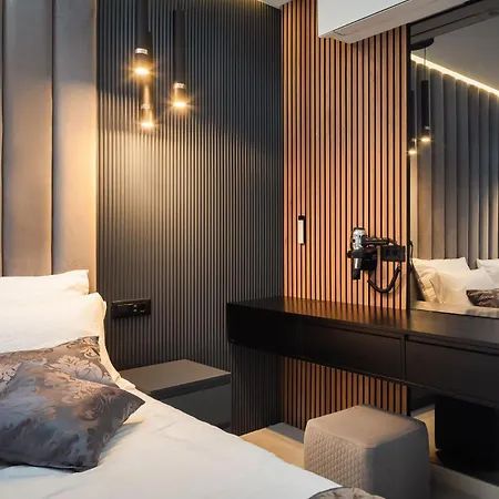 Royale With Shared Pool *