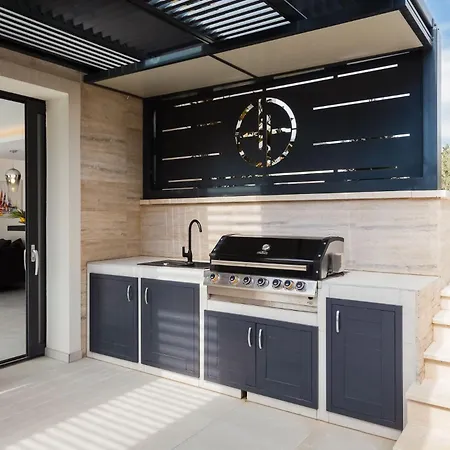 Apartment Royale With Shared Pool
