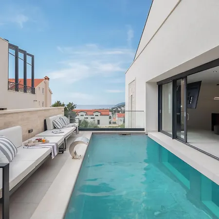 Royale With Shared Pool Apartment *