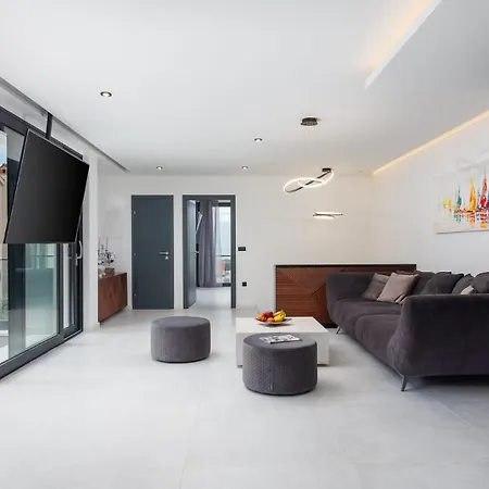 Apartment Royale With Shared Pool