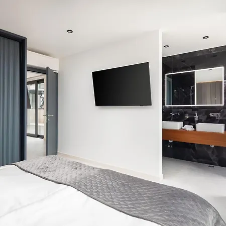 Royale With Shared Pool Apartment Hvar Town