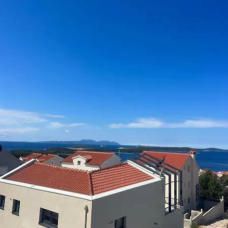 Royale With Shared Pool Apartment *