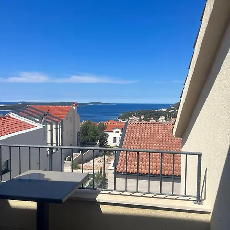 Royale With Shared Pool Apartment