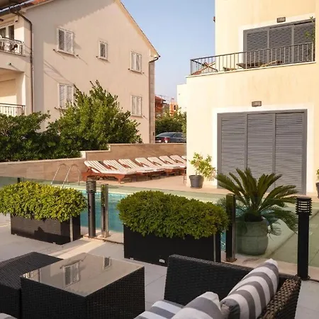 Royale With Shared Pool Apartment Hvar Town