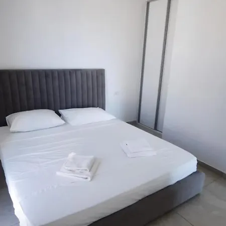 Royale With Shared Pool *