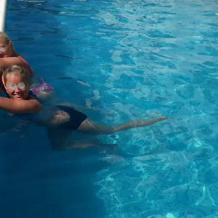 Royale With Shared Pool דירה *