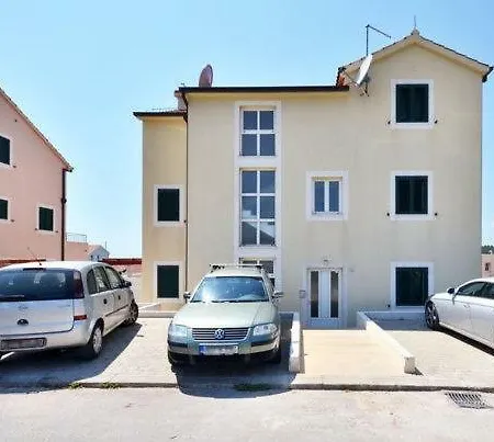 Royale With Shared Pool * 赫瓦尔