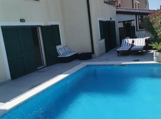 Royale With Shared Pool Апартаменты *