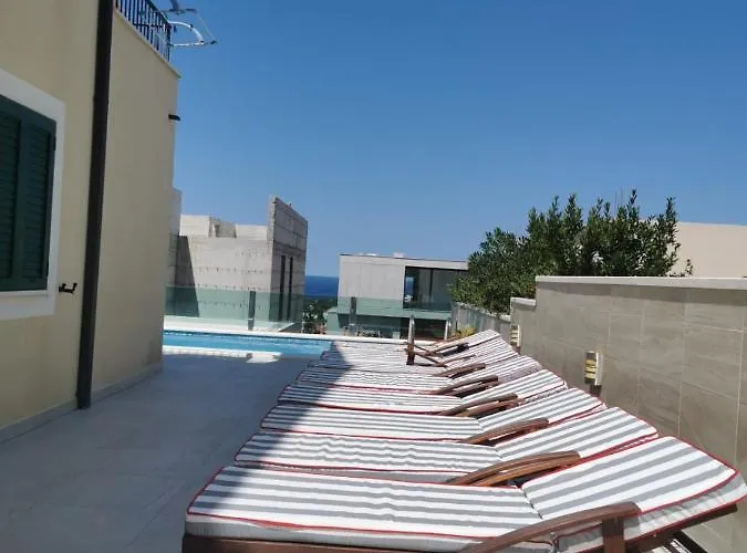 Royale With Shared Pool Апартаменты *