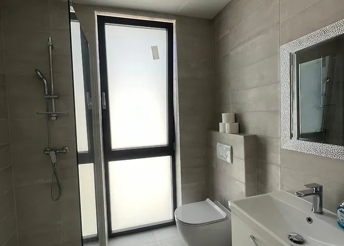 Royale With Shared Pool Хвар