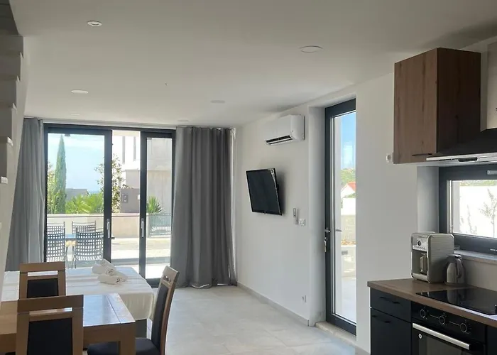 Royale With Shared Pool Апартаменты Хвар