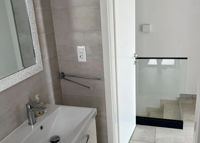 Royale With Shared Pool شقة هفار