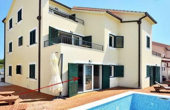 Апартаменты Royale With Shared Pool Хвар