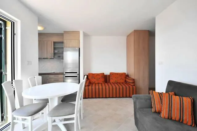 Royale With Shared Pool Апартаменты *