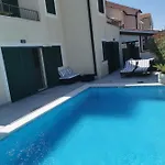 Royale With Shared Pool Apartamento *