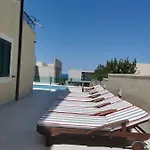 Royale With Shared Pool Apartamento *