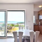 Royale With Shared Pool Apartamento Hvar Town