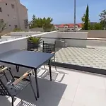Royale With Shared Pool