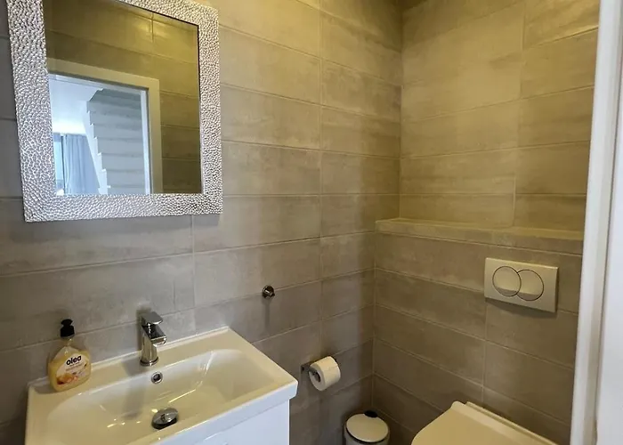 Royale With Shared Pool Apartment *