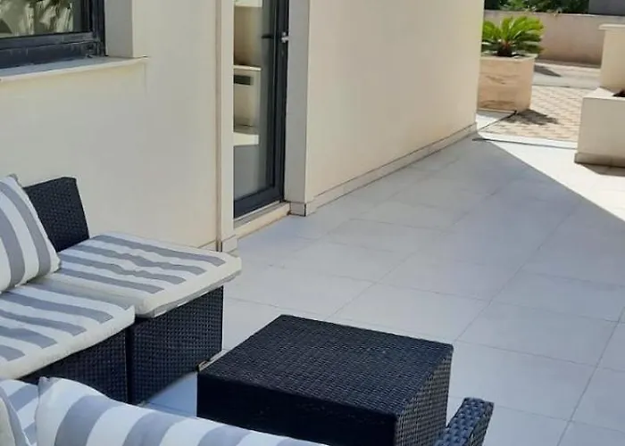 Royale With Shared Pool Apartment *